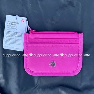 🩷NWT🩷Lululemon True Identity Wallet - Sonic Pink